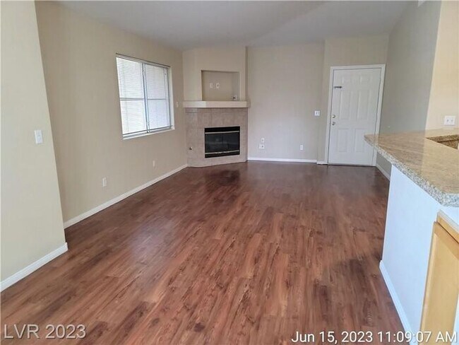 Foto del edificio - Coming Soon! - EXCELLENT LOCATION NEAR SHO...