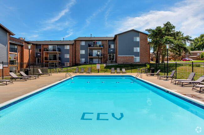 Pool - Country Club Village Apartments