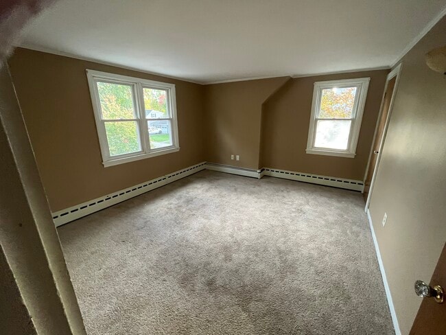 Building Photo - 159 Candia Rd