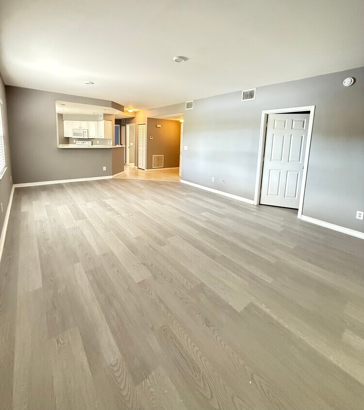 Foto principal - 12361 Notting Hill Ln