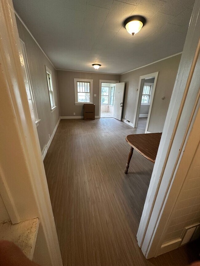 Building Photo - Updated Home Available July 1st