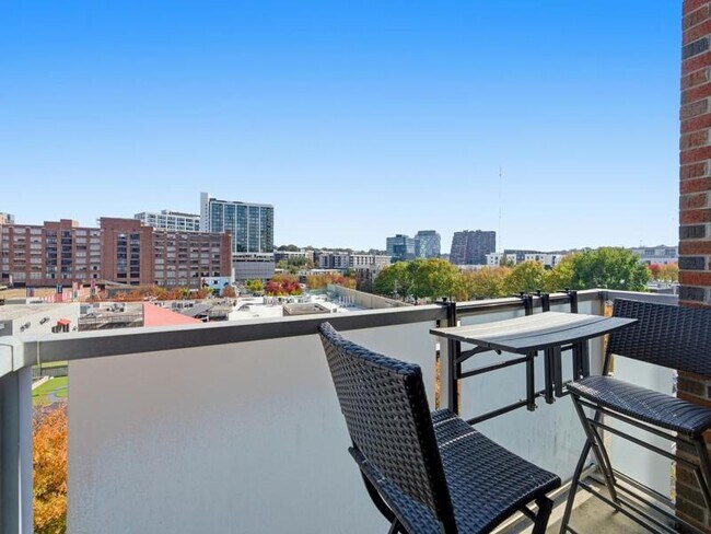 Foto del edificio - 620 Glen Iris Dr NE