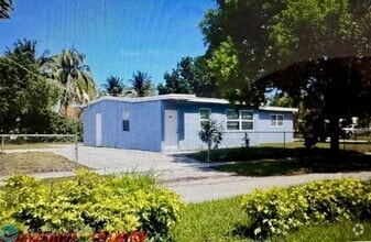 Building Photo - 205 NW 33rd Ave