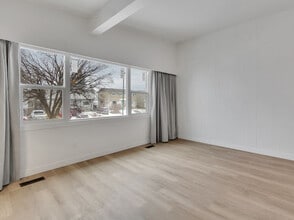 Building Photo - 1478-1478 Nation Crescent