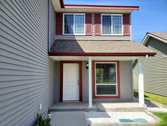 Foto del edificio - Beautiful 2 Story Home!