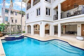 Building Photo - 175 Topanga Dr