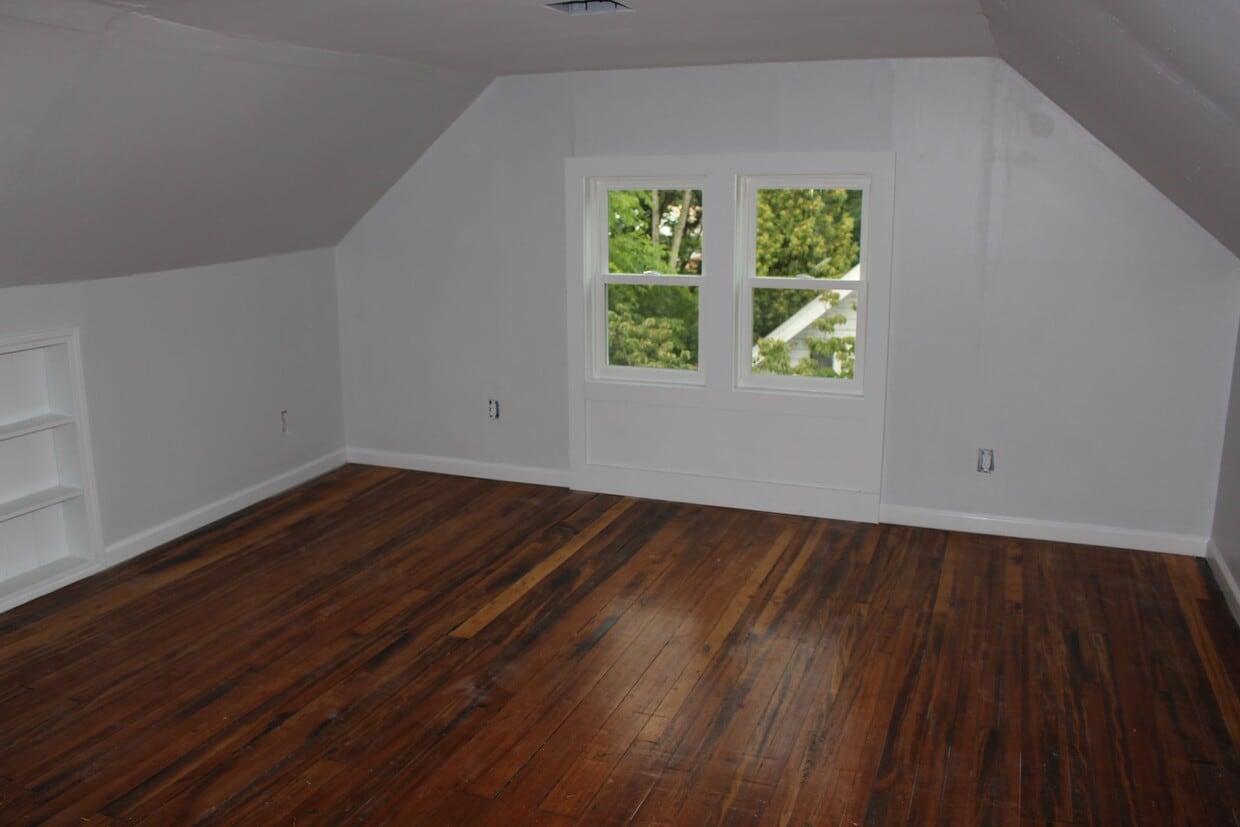 438 E Smith Rd, Medina, OH 44256 House Rental in Medina, OH