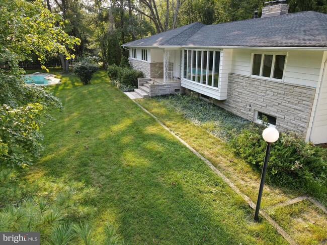 Building Photo - 77 Bayberry Dr