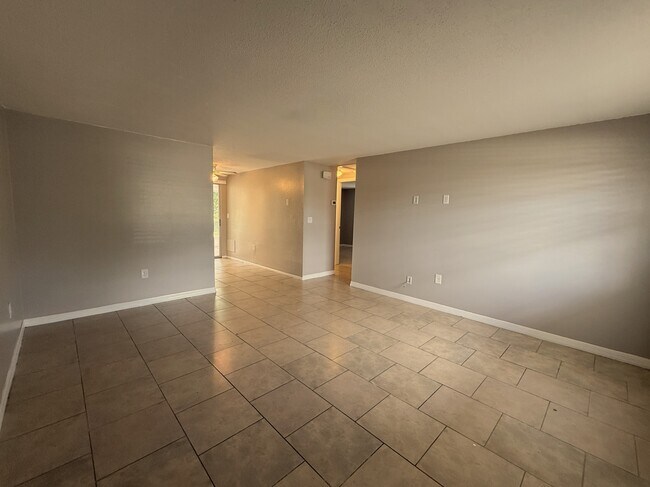 Foto del edificio - 536 Briarwood Rd