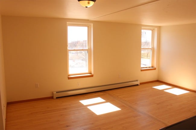 Building Photo - 409 N Broadway