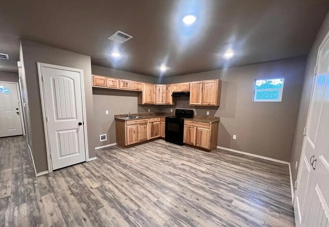 Foto del edificio - 1516 E 8th St