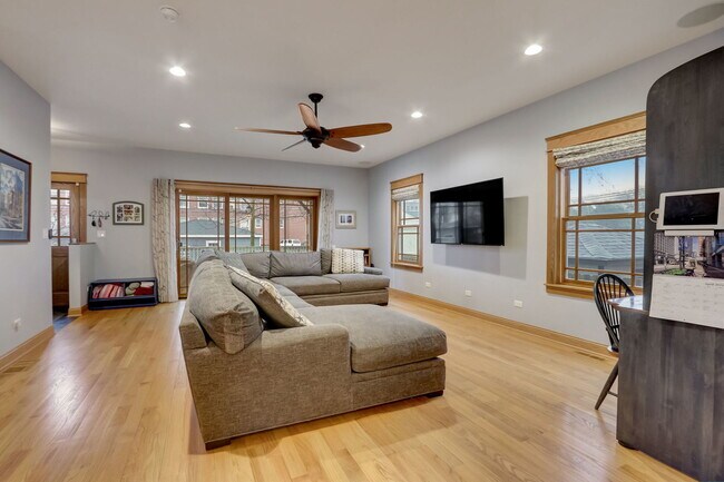 Building Photo - 2019 Darrow Ave