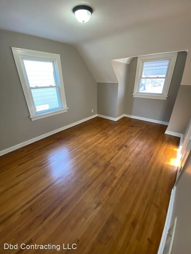 Building Photo - 3 br, 1.5 bath House - 2915 Smith St