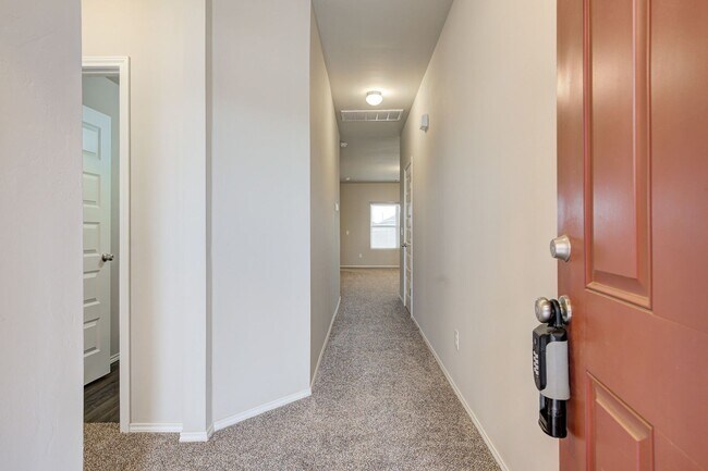 Foto del edificio - **Move-In Special of $500 off the first mo...