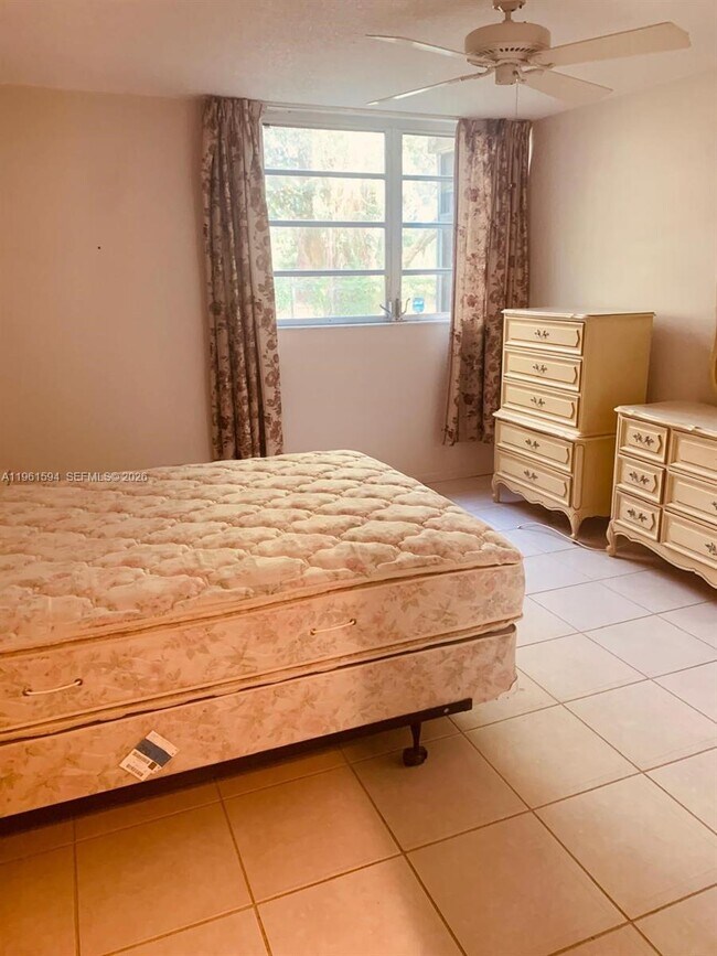 Building Photo - 8515 Sunrise Lakes Blvd