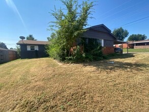 Building Photo - 1800 NE 56th St