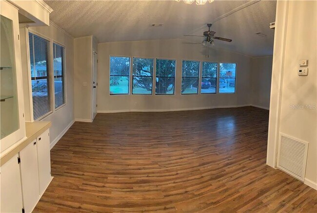 Foto del edificio - 36148 Begonia Ave
