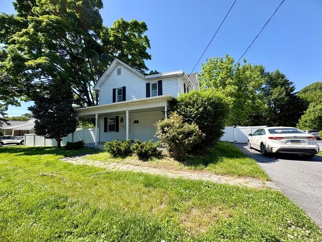 Foto del edificio - 4 Bedroom 2 Bathroom in Harrisburg!