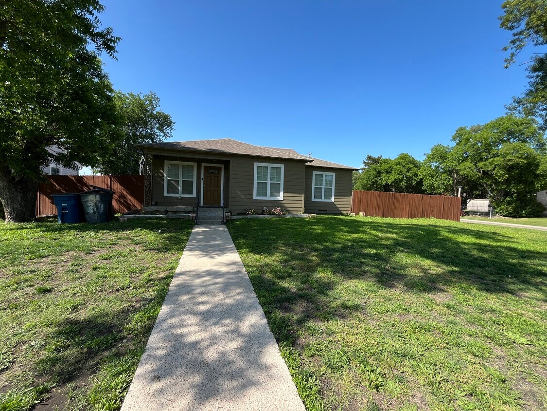 1717 Tisinger Ave, Dallas, TX 75228 House Rental in Dallas, TX