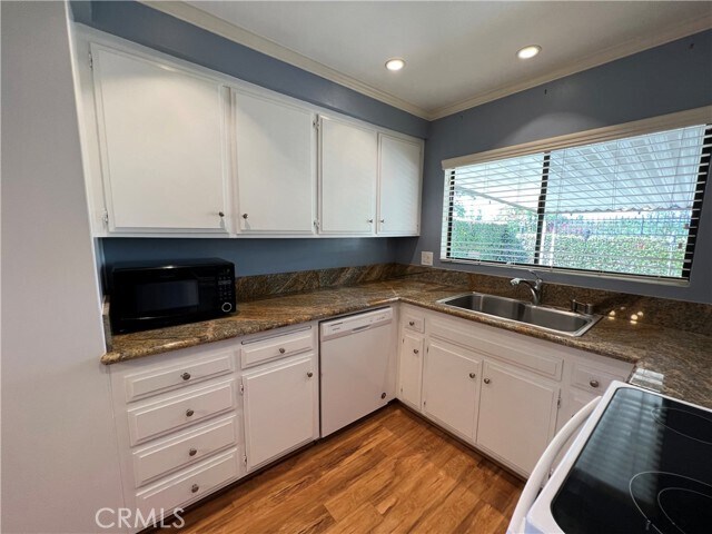 Building Photo - 741 E Fairway Dr
