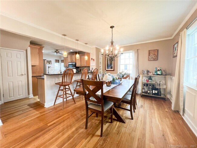 Building Photo - 25 Pascip St