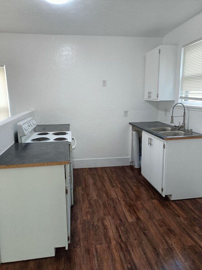 Foto del edificio - Beautiful 2 Bed / 1 Bath Home – Affordable & Move-In Ready!