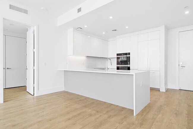 Building Photo - 220 Lake Shore Dr