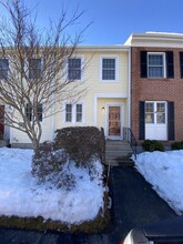 Building Photo - 533 Fox Hollow Way