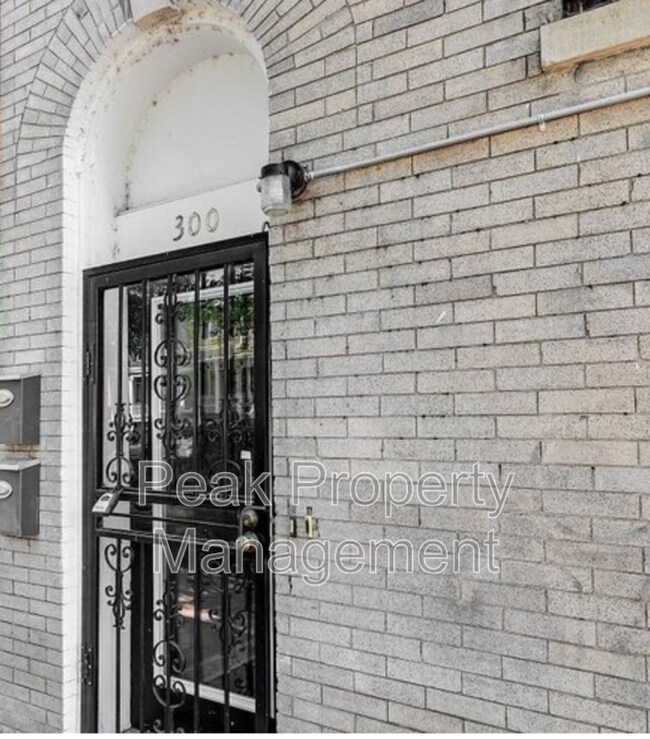 Foto del edificio - 300 W Clay St