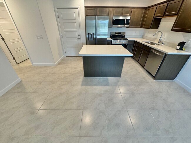 Foto del edificio - NEW, NEW, NEW! BEAUTIFUL 2 STORY HOME WITH...