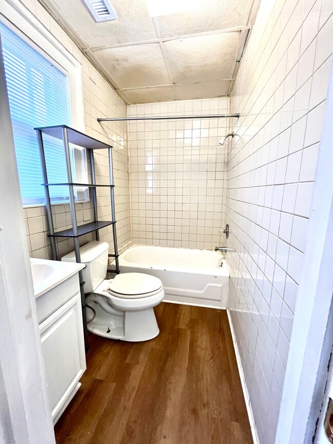 Foto del edificio - 1729 E Franklin St