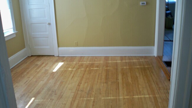Foto del edificio - 2407 N Farwell Ave