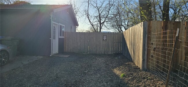 Foto del edificio - 9705 Main St