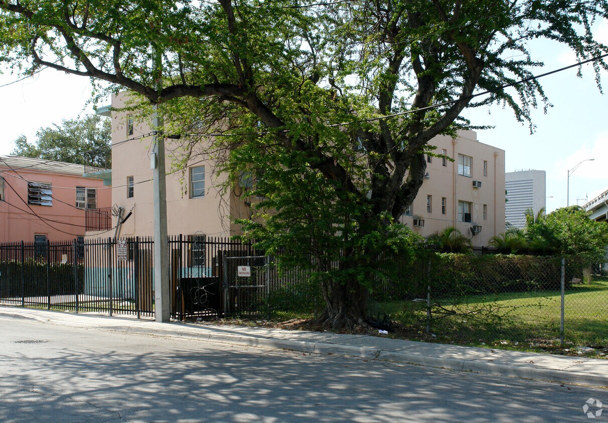 Building Photo - 352 NW 11th St