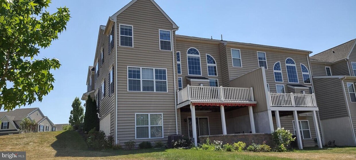 Primary Photo - 1011 Thorndale Dr