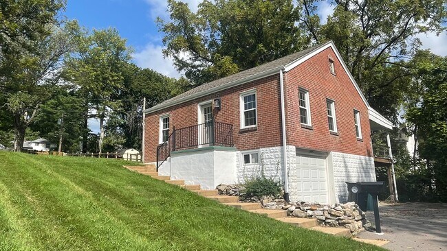 Building Photo - 1123 Earl Ave