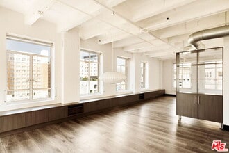 Building Photo - 6253 Hollywood Blvd