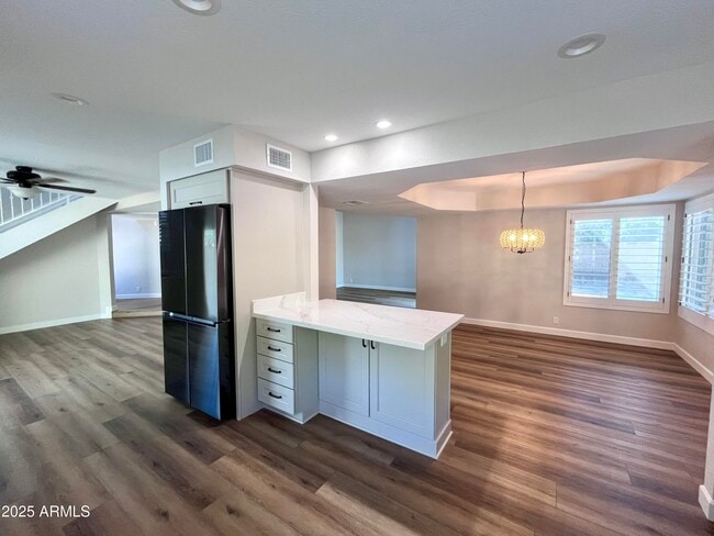 Foto del edificio - 4924 E Hillery Dr