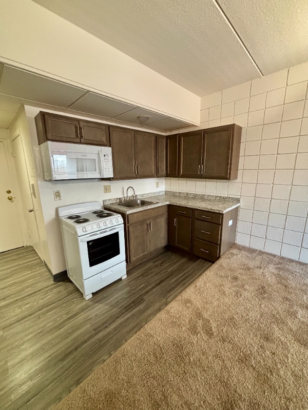 Foto del edificio - 2668 Elmwood Ave