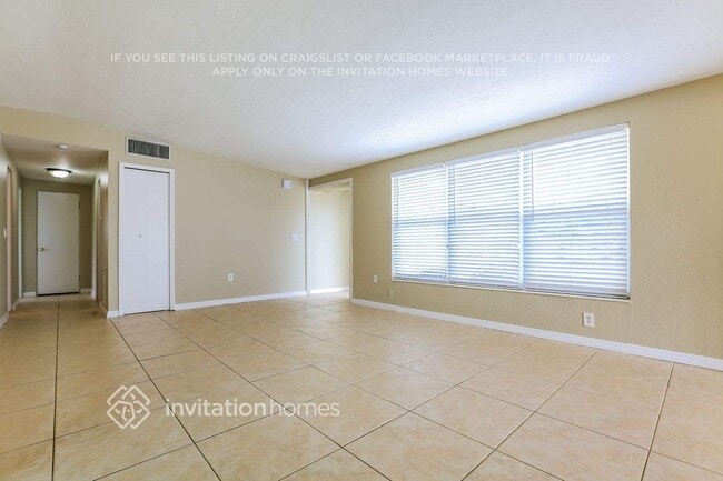 Foto del edificio - 6218 Nutmeg Ave