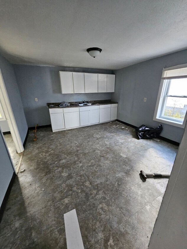 Foto principal - 4 bedroom single family home