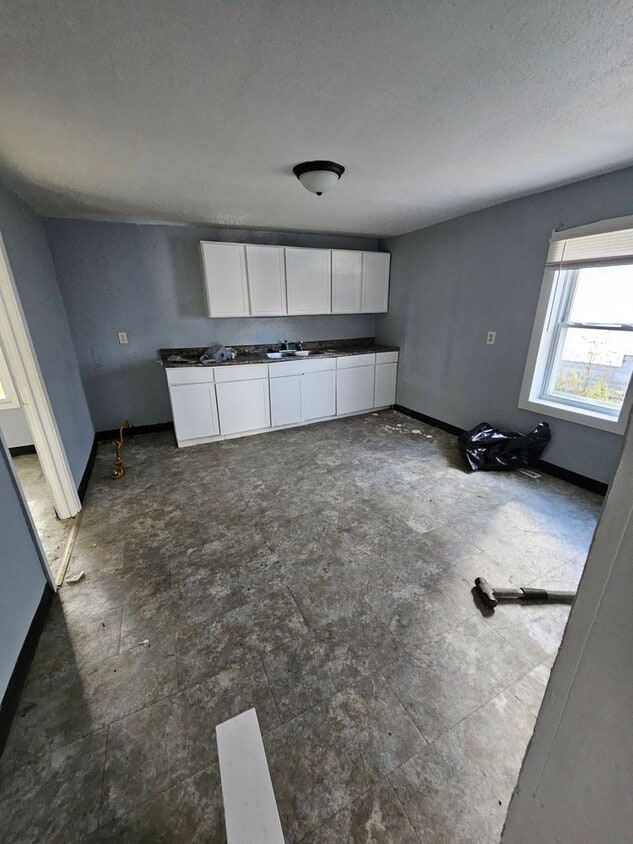 Primary Photo - 4 bedroom single family home