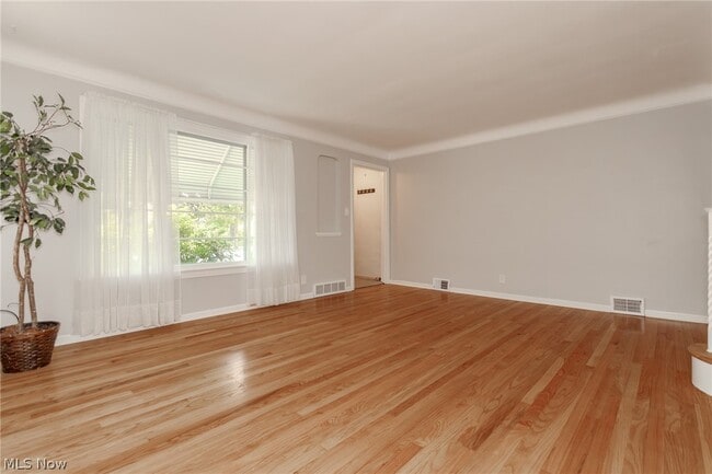Building Photo - 1752 Brainard Rd
