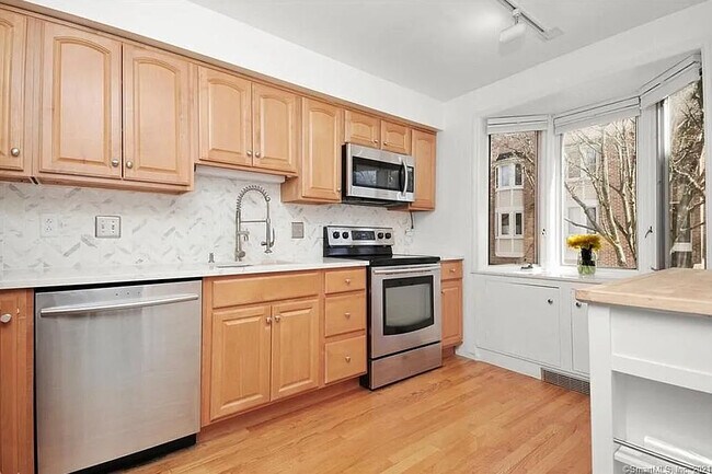 Foto del edificio - 102 Forest St