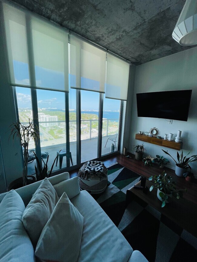 Foto del edificio - 3470 E Coast Ave