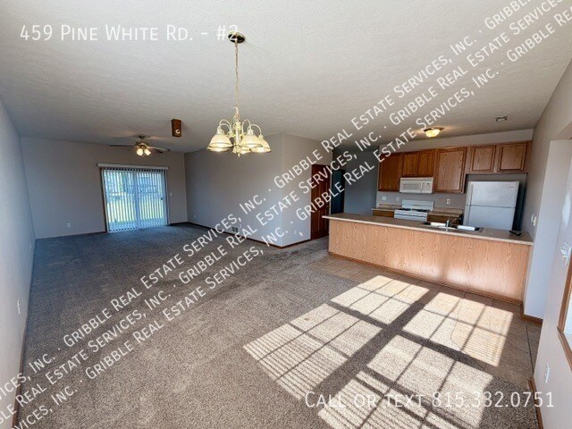 Foto del edificio - 459 Pine White Rd