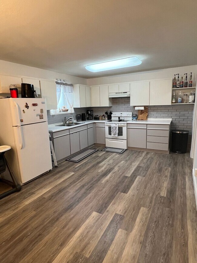 Foto del edificio - Duplex-Lower Unit in Aurora Subdivision