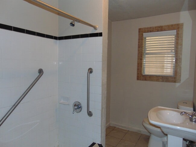 Building Photo - 107 Fannin