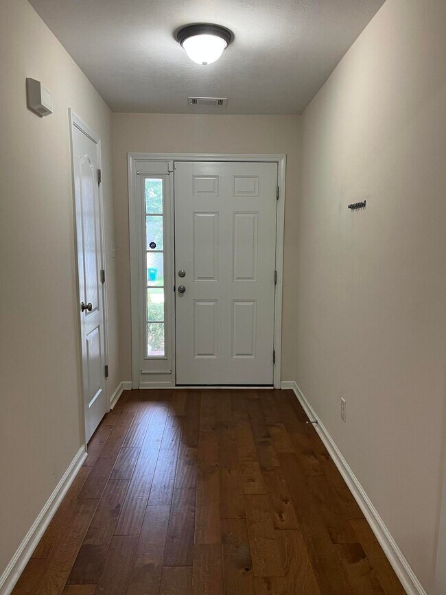 Building Photo - 707 Keyes Dr