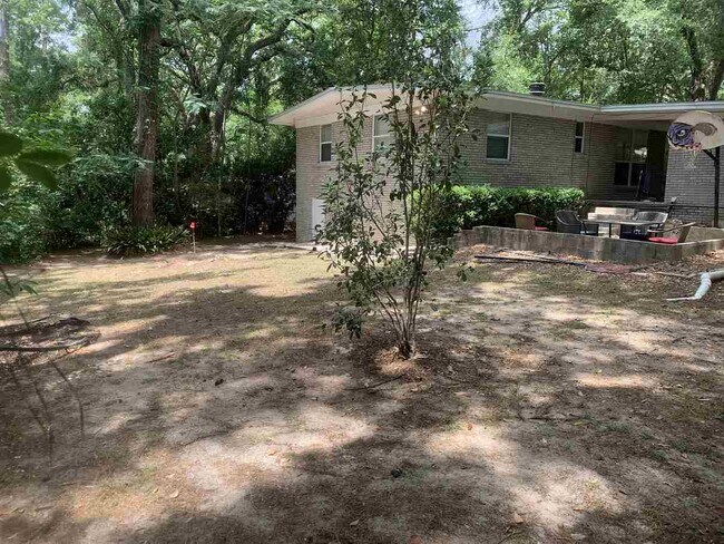 Building Photo - 1809 Sunset Ln
